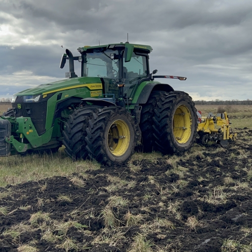 Majssåning i Ribe med moderne maskinstation